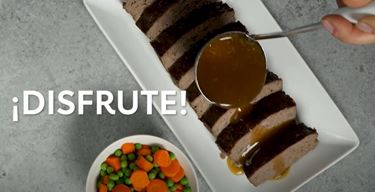 Pastel de carne con champiñones y aderezo estilo sureño. ¡Disfruta!